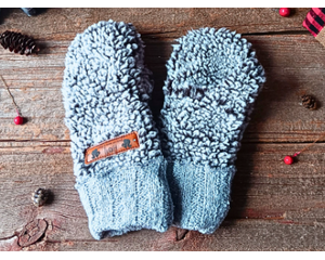 Shell: 100% Fleece
Liner: Berkshire Linen Polar Fleece
Cuff: Polyester